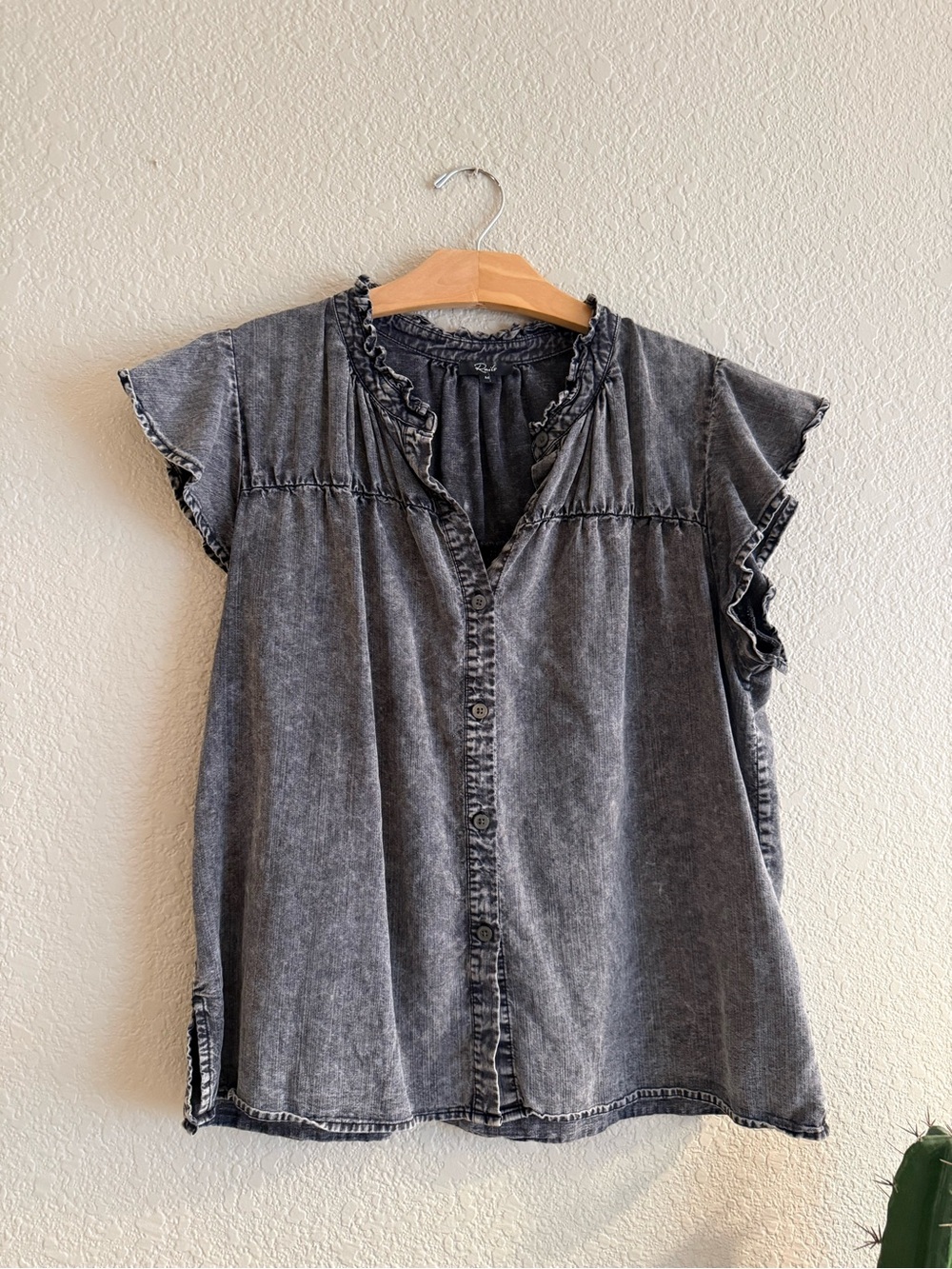 Rails Ruthie Acid Washed Black Ruffle-Trim Button Front Blouse Flutter Sleeve